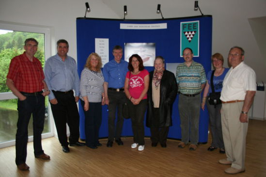 Gruppenfoto der Besucher mit Dr. Lothar Ackermann